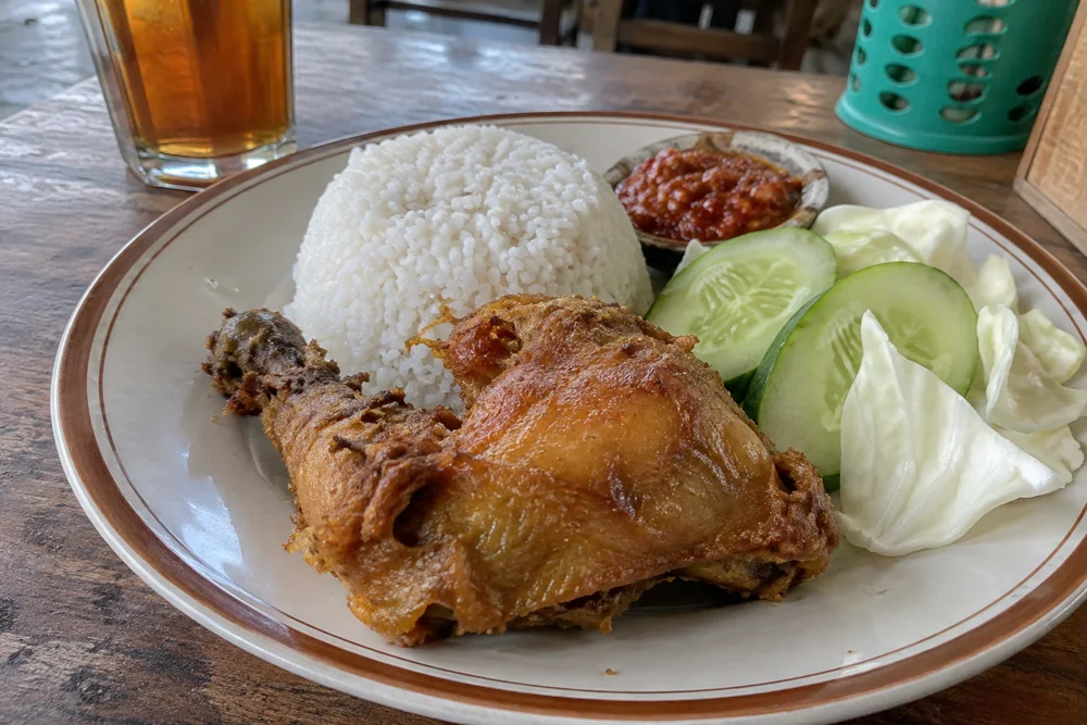 Nasi ayam goreng